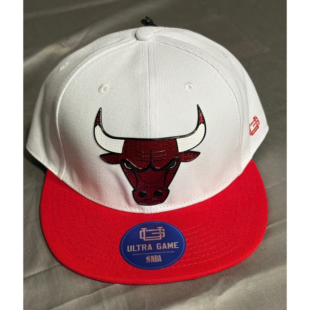 Ultra‎ Game NBA Chicago Bulls Snapback Hat White Red Metallic Logo VGMG481F Cap